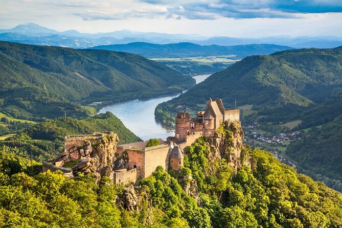 Vienna: Danube Valley Tour with Melk, Dürnstein with wine tasting and boat.